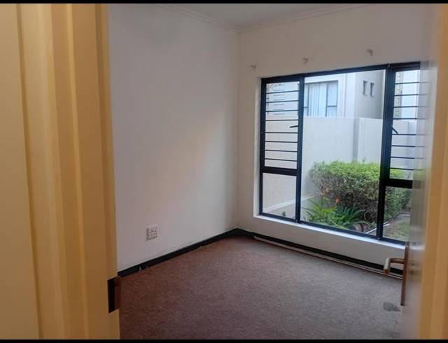 1 BEDROOM APARTMENT FOR SALE IN BRYANSTON